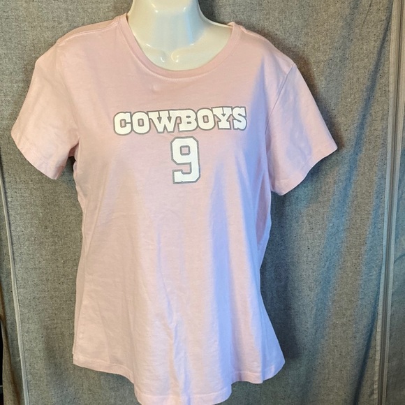 Tops - Dallas Cowboys Tee Size Large Free matching earrings with purchase